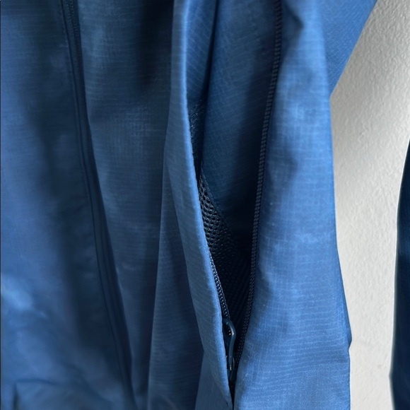 Uniqlo Blue UV protection Lightweight Shirt Jacket with excellent condition - Picture 5 of 7